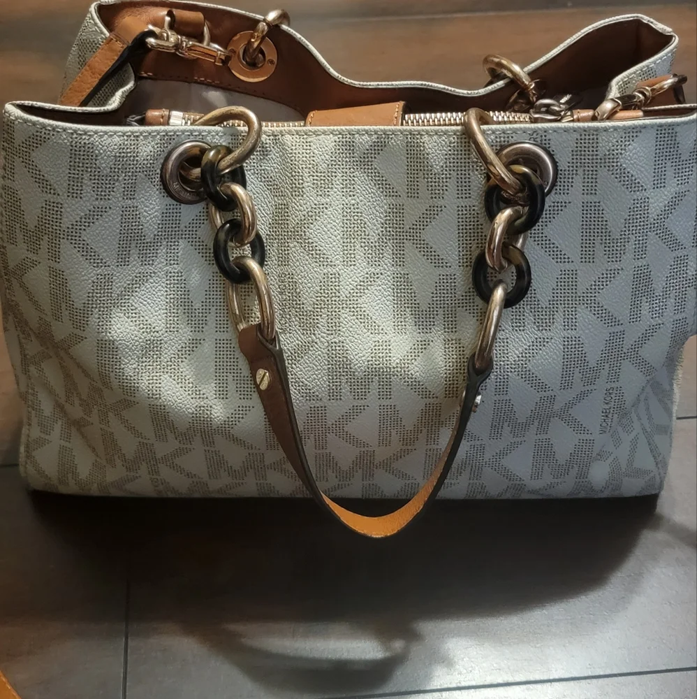 Michael Kors Cynthia MK Signature Satchel Shoulder Bag - Picture 2 of 6